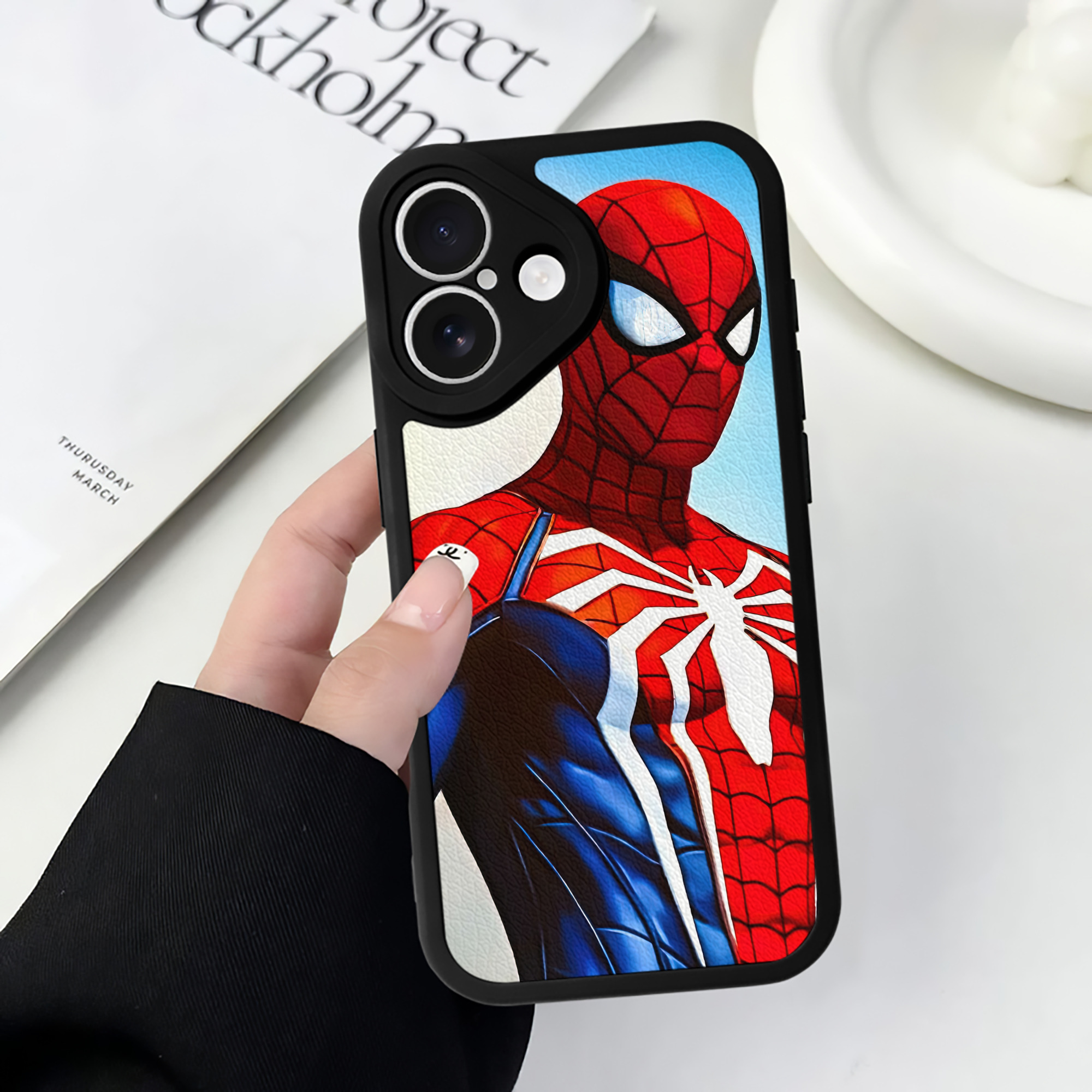 Spider Man スパイダーマン 【iPhone 16シリーズ対応】シリコンスマホケース（レザー調） 材質：シリコン